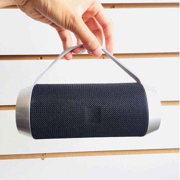 **(NET)** J5 Portable Wireless Speaker with Handle and FlashlightBlack